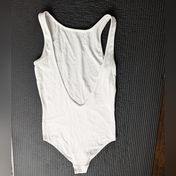 Backless Community Bodysuit - Picture 6 of 8